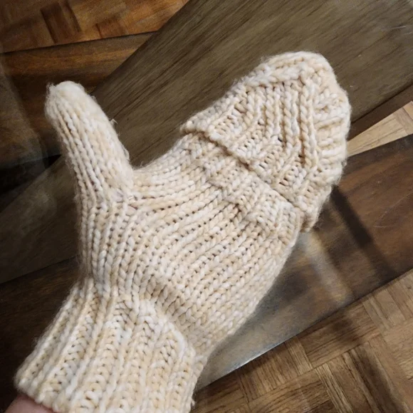 Torrid Cream Knit Gloves, Scarf, Hat Set - Picture 11 of 13